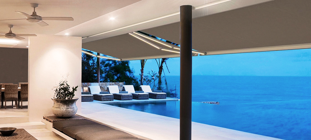 Engagement écologique - Durabilité et respect de l'environnement Maison avec store banne installé au bord d'un lac avec de la végétation