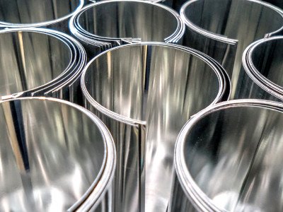 les lames en alu sont aussi les plus résistantes face aux intempéries et aux effractions potentielles Matériaux - Aluminium