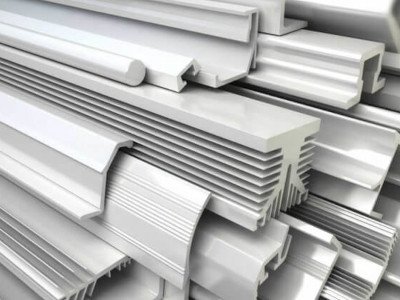 Le PVC est déconseillé dans les régions ventées pour les bruits que font les lames lorsque le vent se lève. Matériaux - PVC