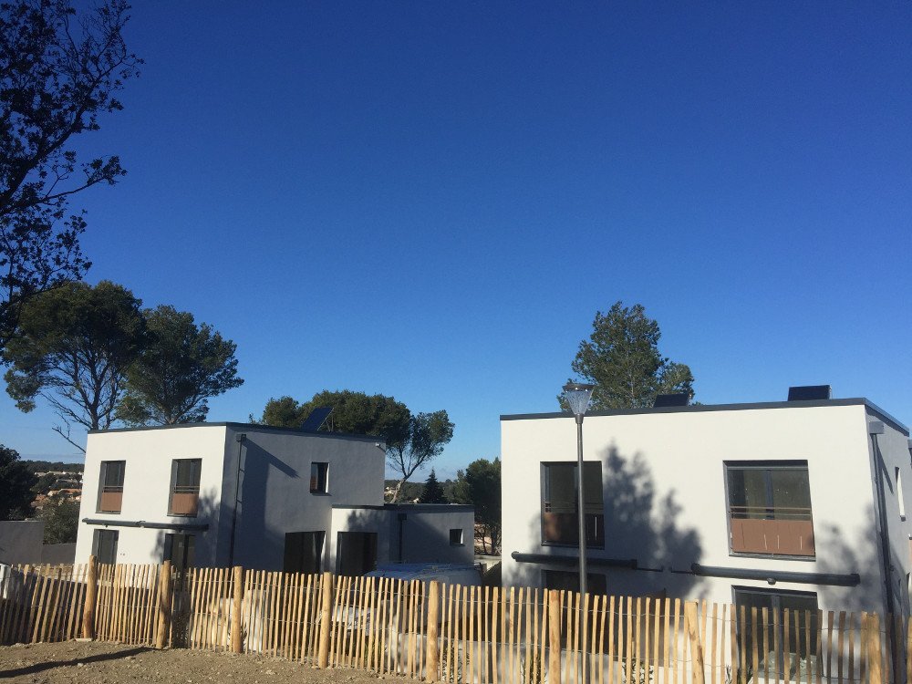 Store motorisé Store banne coffre intégral