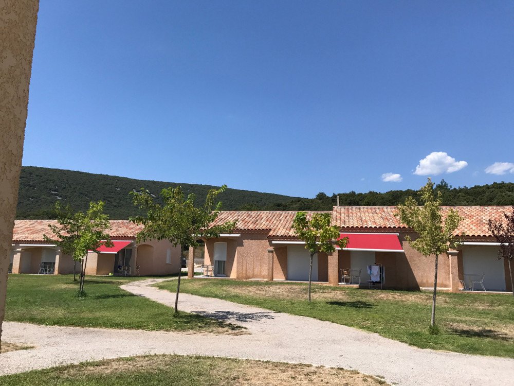 Chantier pose de stores banne Park & Suites Village Montpellier