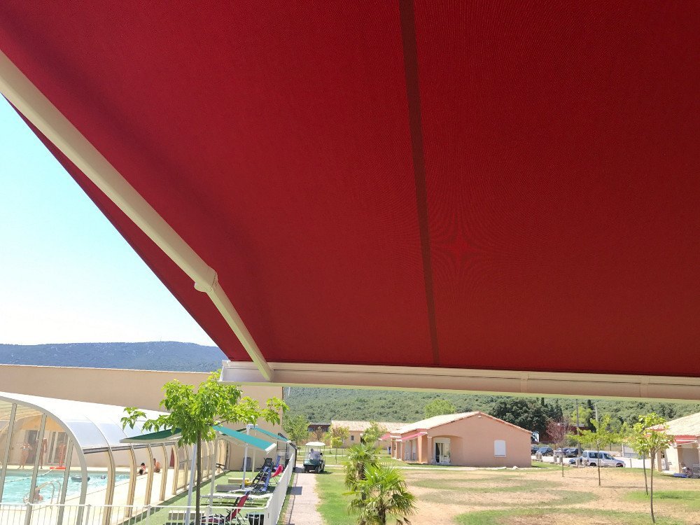 Store de terrasse coffre intégral Store banne Montpellier