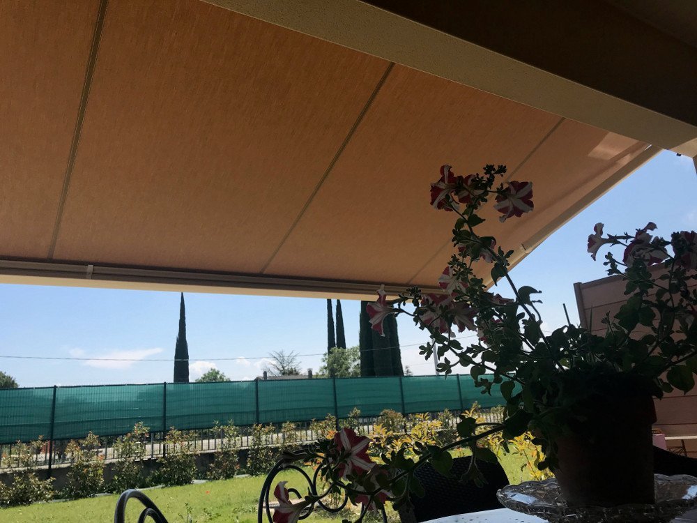 Stores extérieurs motorisés Store Banne Mas de Cres