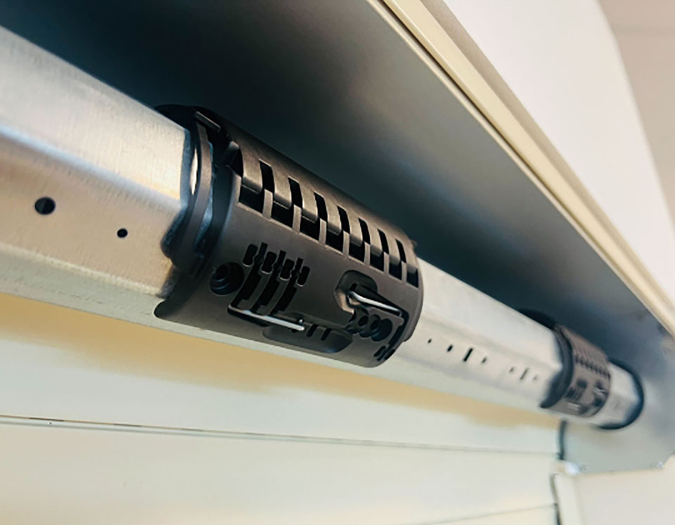 Zoom sur un verrou anti soulevement de volet roulant Verrous anti soulevement de volet roulant