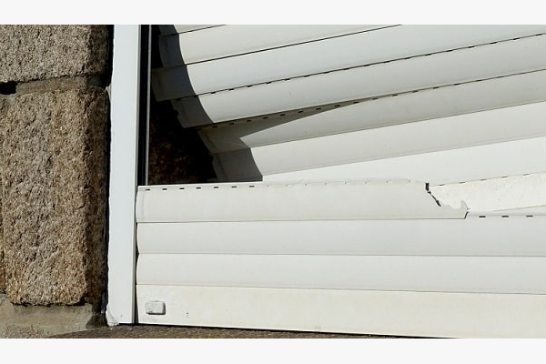 rénovation tablier volet roulant, changement des lames d'un volet roulant, lames cassées volets roulants Remplacement lames volets roulants