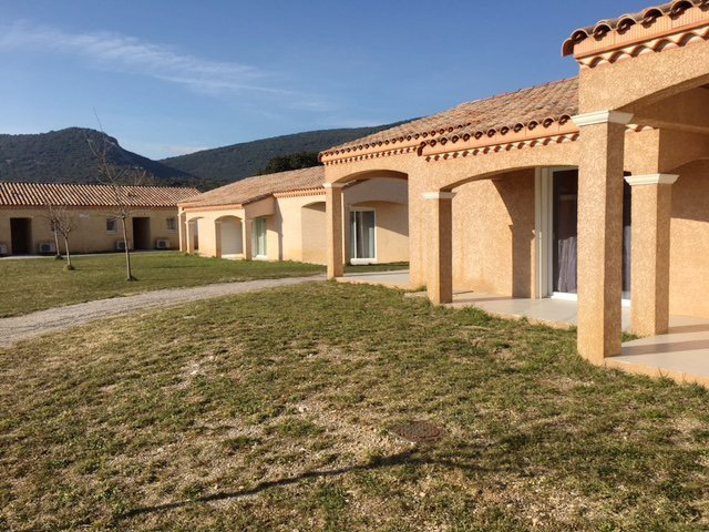 Chantier installation de stores banne sur mesure "Park and Suites Village" Chantier installation de stores banne sur mesure "Park and Suites Village"