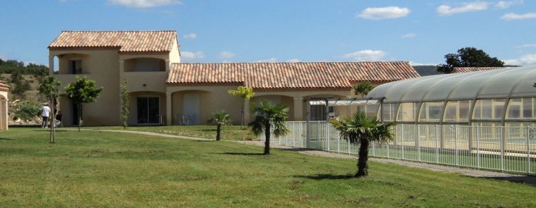 installation de stores banne sur mesure - Toiles Dickson Résidence hôtelière "Park and Suites Village" Hérault