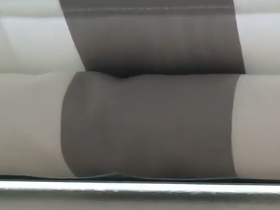 Plis et frottements - Effets sur la durée de vie des toiles Exemple de traits de plis et de frottement sur une toile