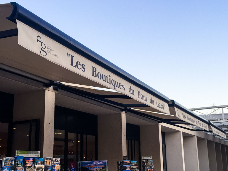 Store banne sur messure Boutiques de Pont du Gard Store banne sur messure Boutiques de Pont du Gard