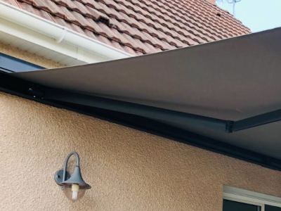 Tension excessive des toiles - Impact sur la durabilité Exemple de toile en surtension